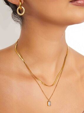 Gold Layered Pendant Necklace Set